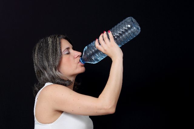 14119145 1 picie woda rf